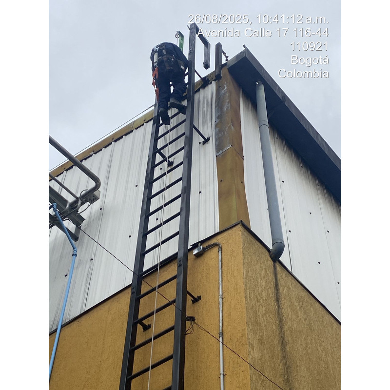 Certificación de Escalera Tipo Gato en Acero resolución 4272 de 2021  ANSI A14.3 OSHA 1910.23